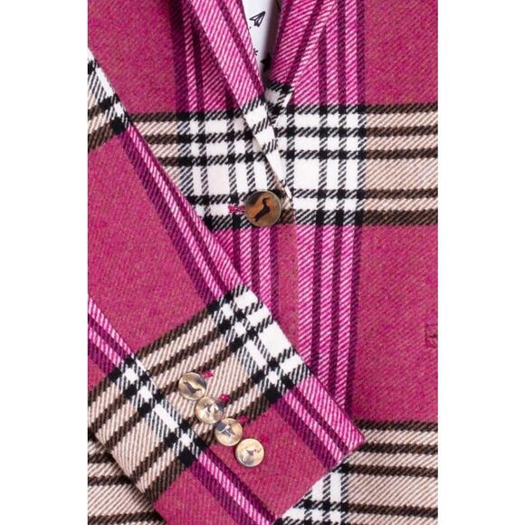 Hannah - Picture 2 of 4